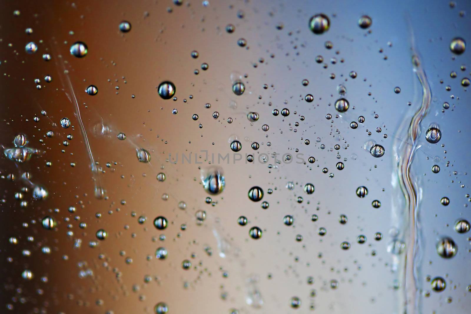 Waterdroplets and colours by kjorgen