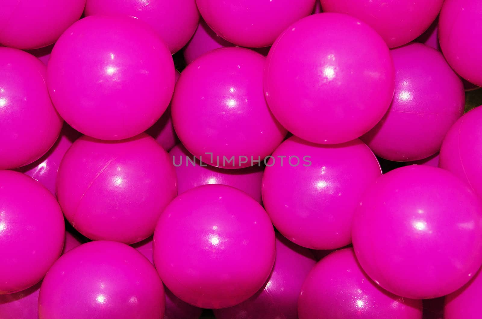 Amount of pink plastic play balls