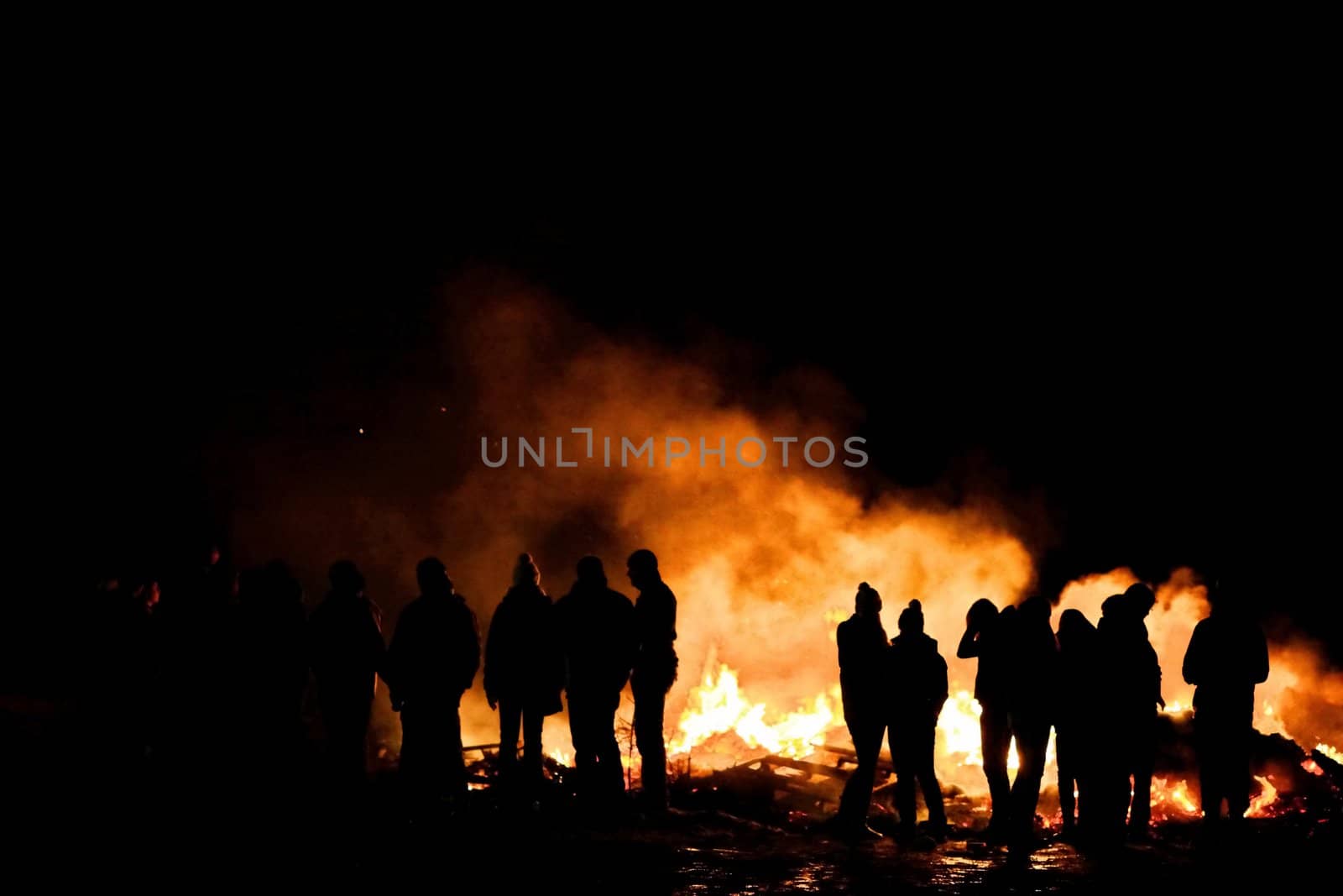 people bonfire by yucas