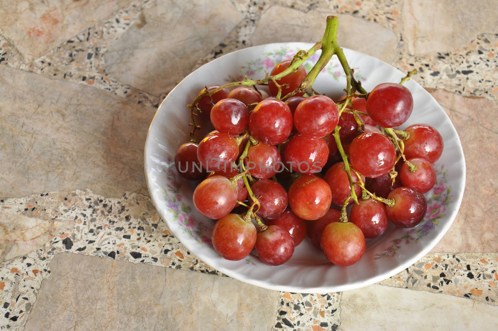 Fresh red grapes from the garden.