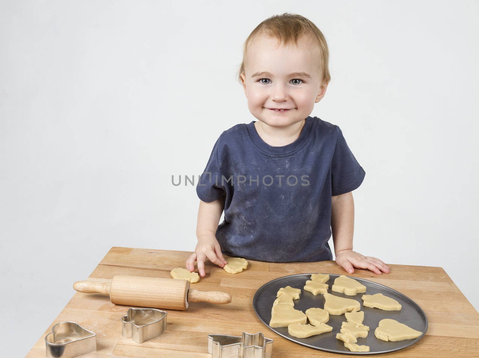 child making cookies by gewoldi