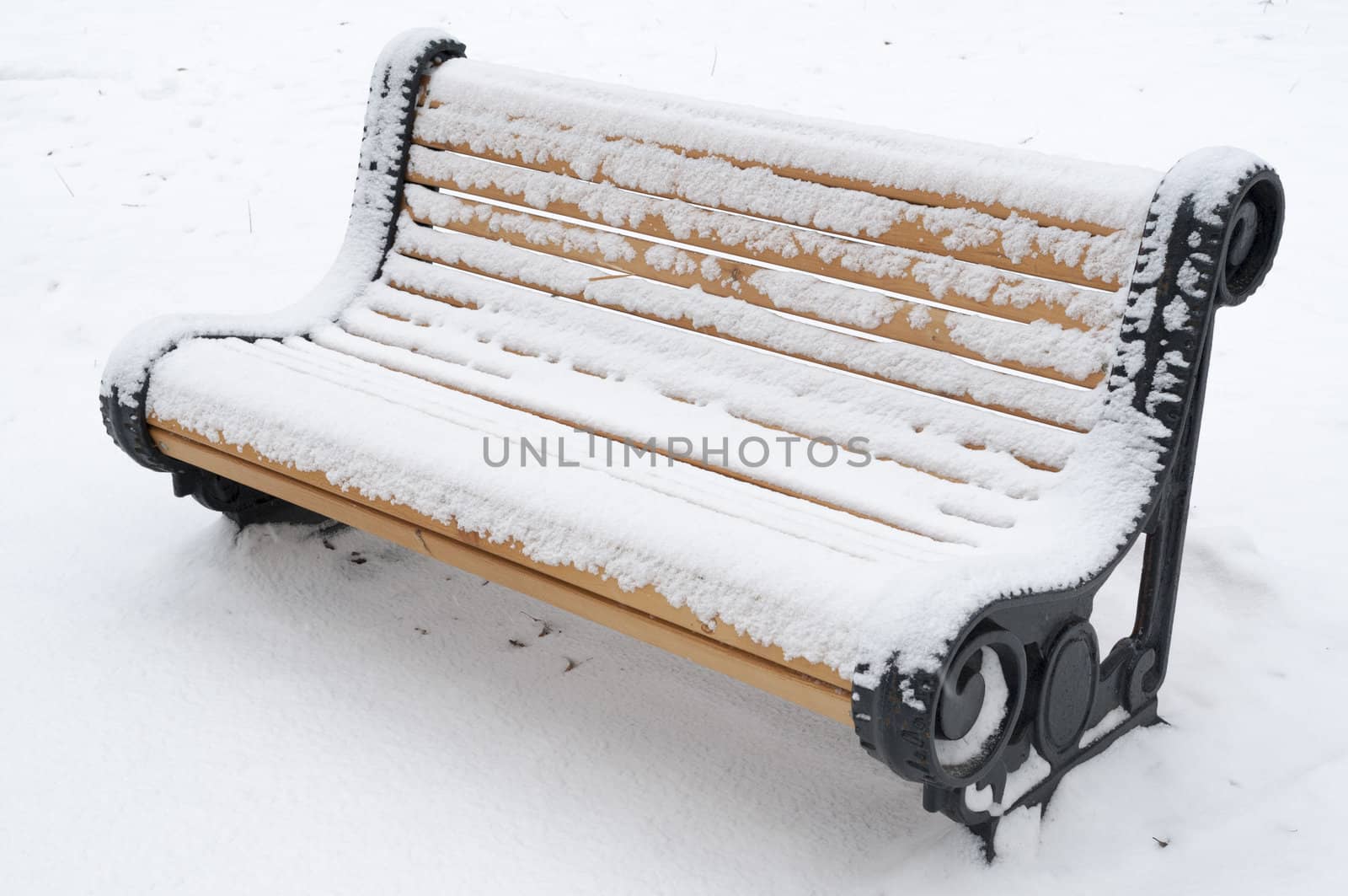 snow bench by yuriz