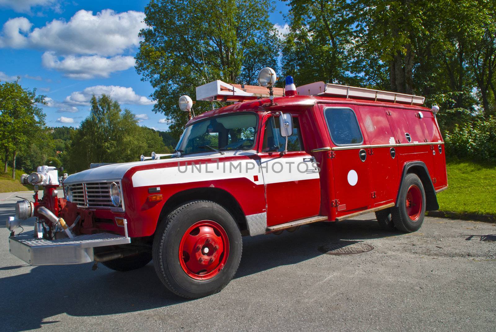 photo fredriksten fortress in halden (vintage fire truck) is shot on fredriksten fortress in halden at the annual amcar meeting