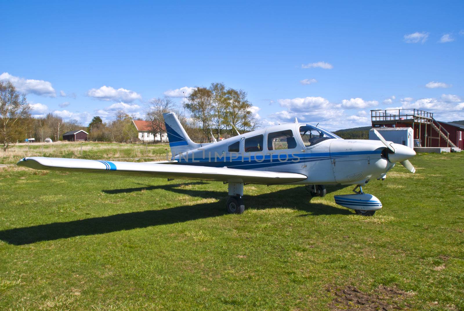 Piper PA-28-140 (Archer II) is an American private aircraft developed by the Piper Aircraft Corporation. The prototype flew for the first time 14 January 1960 and the first production models were available from 1961. Over 30 000 PA-28 has been produced. Image is shot on Näsinge airport in Stromstad, Sweden.