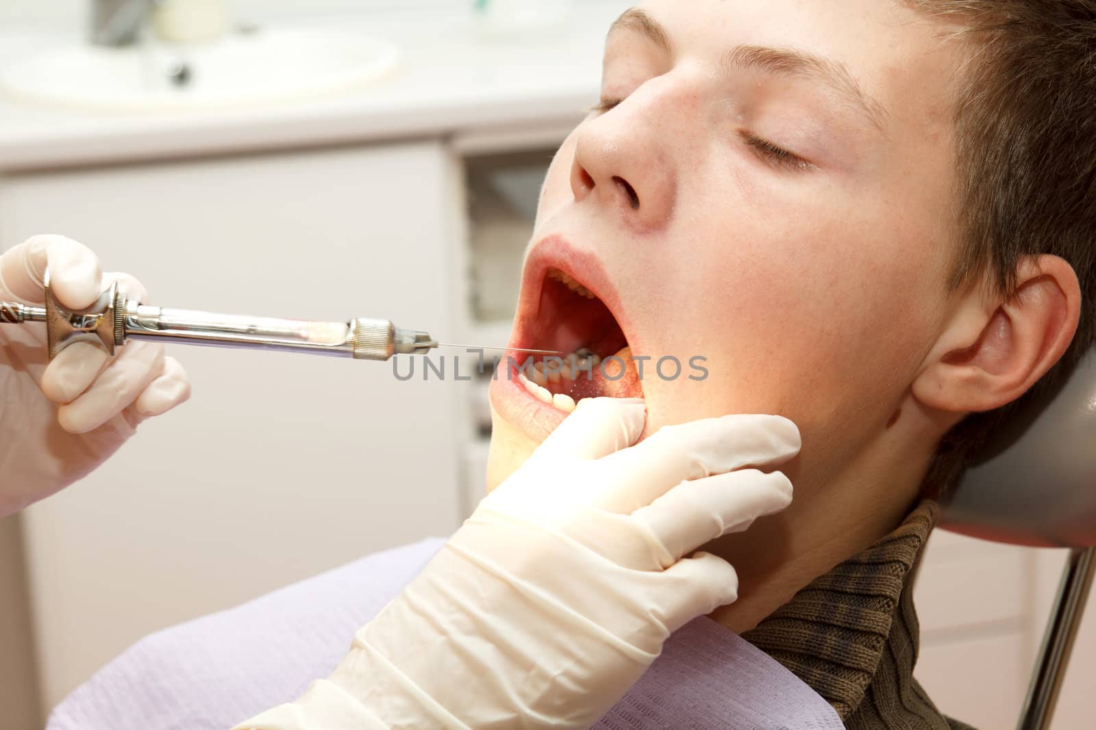 dentist make anesthesia  by AigarsR