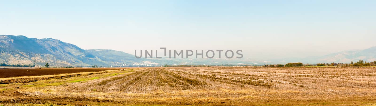 Valley "Agmon-Khula and" adjacent to the ridges and the Golan mountains of Naftali. Winter. Israel.