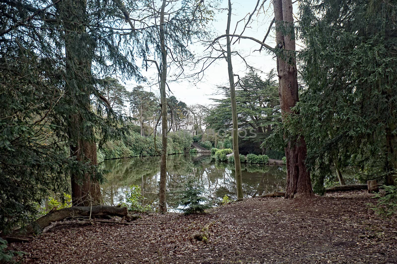 Rotunda near to water . by LarisaP