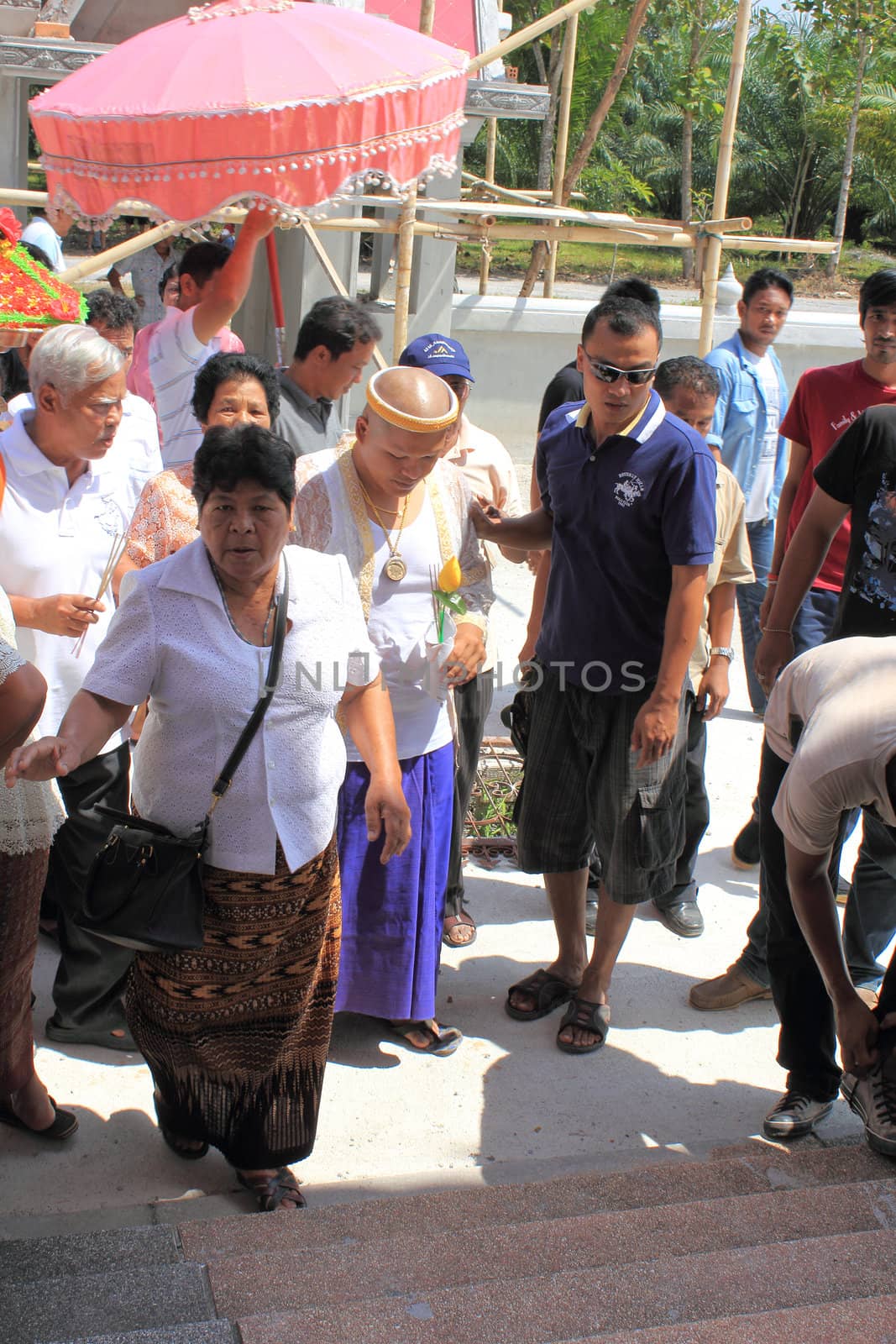 NAKON SI THAMMARAT, THAILAND - NOVEMBER 17 : Unidentified Thai people circle the temple 3 times with offering Buddhist ordination ceremony on November 17, 2012 in Nakon Si Thammarat, Thailand.