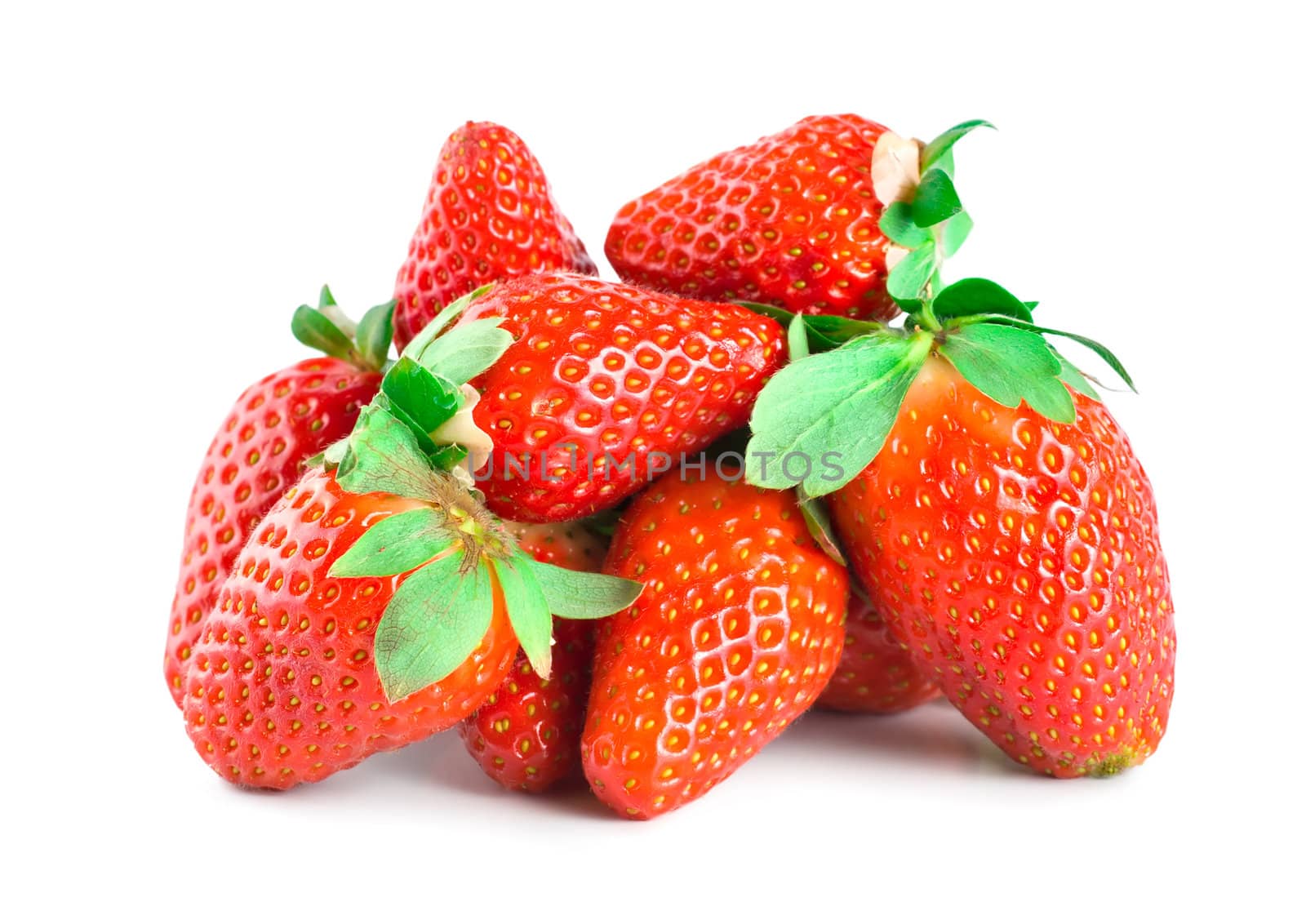 Juicy strawberries isolated by Givaga