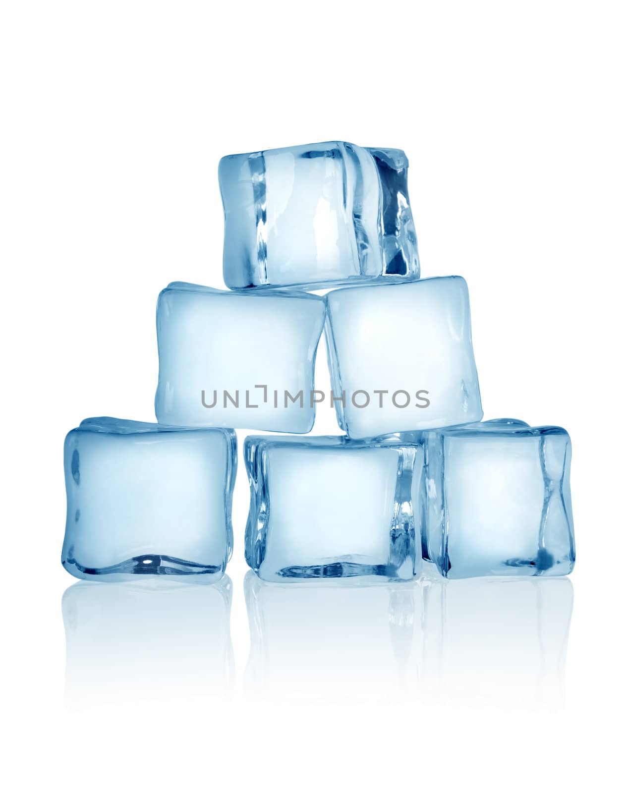 Ice cubes isolated by Givaga