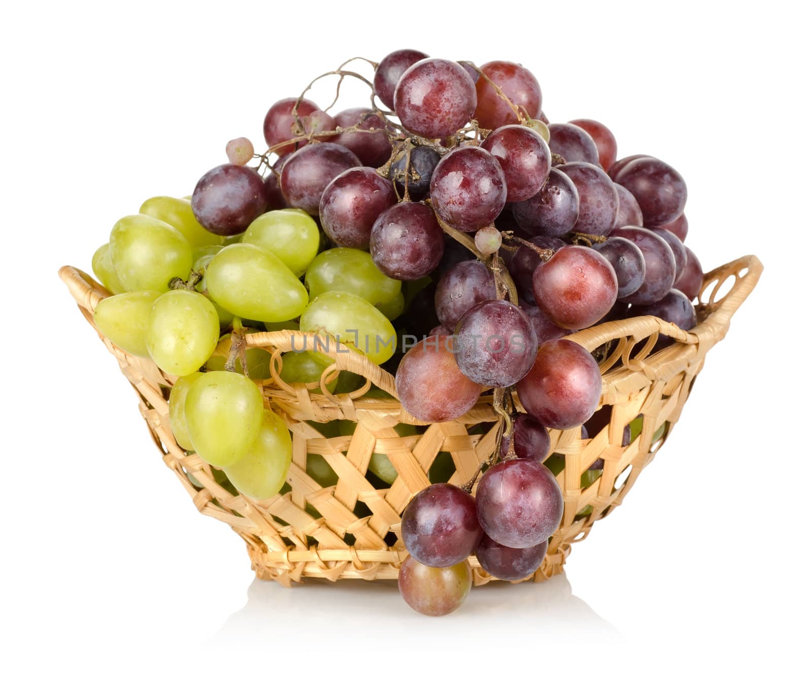 Green and blue grapes by Givaga