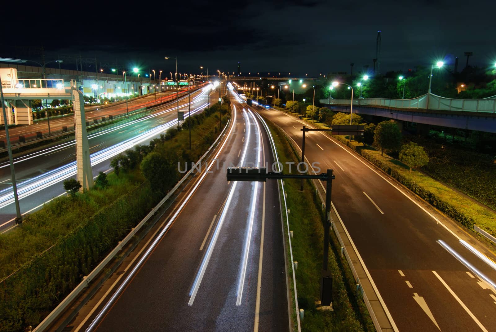 night highway by yuriz