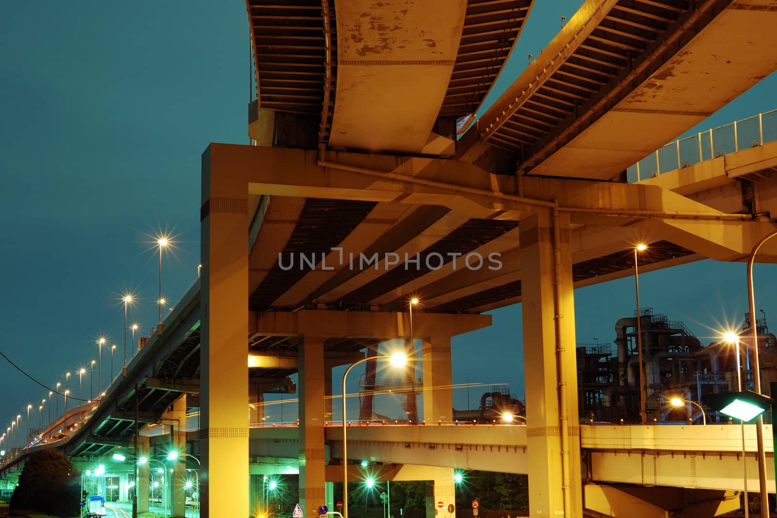 huge highway structure with column support in Tokyo, Japan