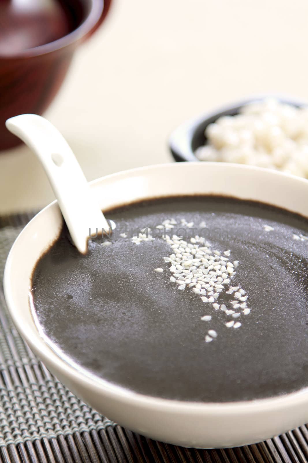 Black sesame with pearl-barley soup by vanillaechoes