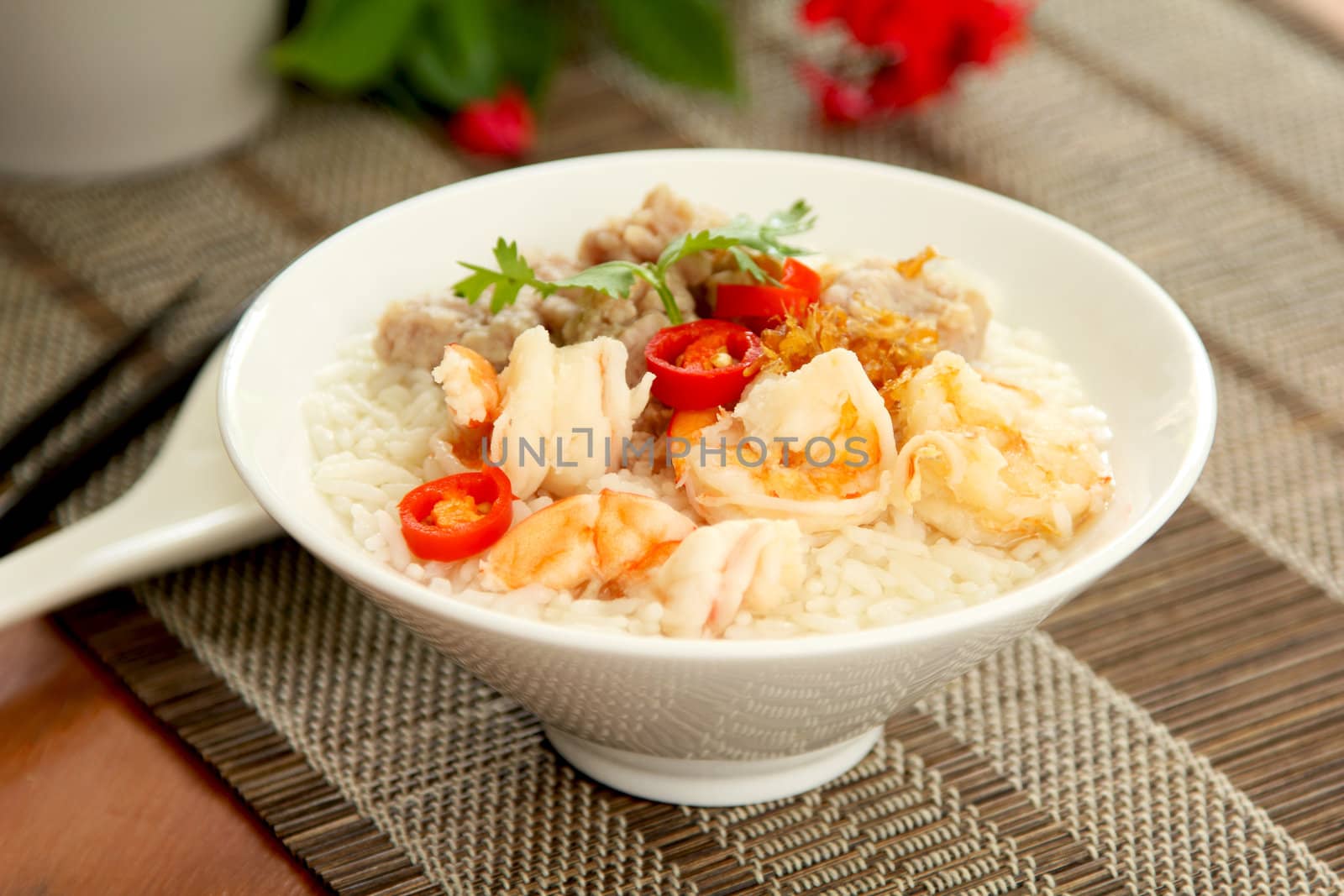 Rice soup with prawn and mince pork