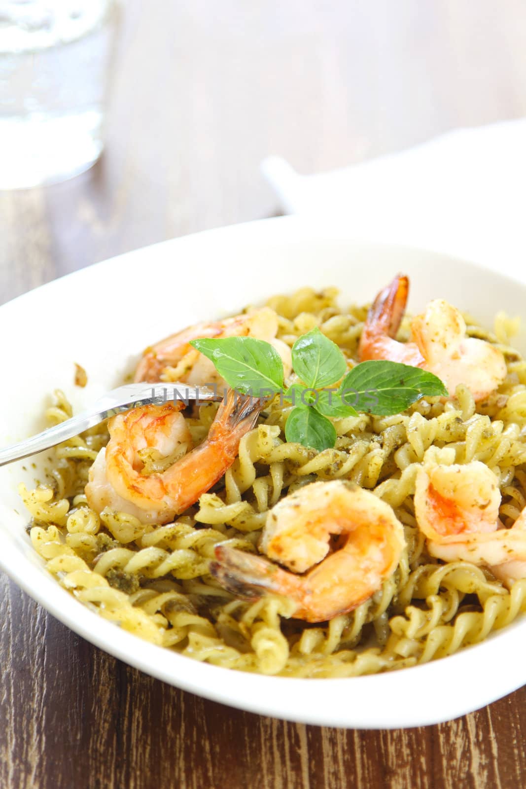 Fusilli with prawn in pesto sauce