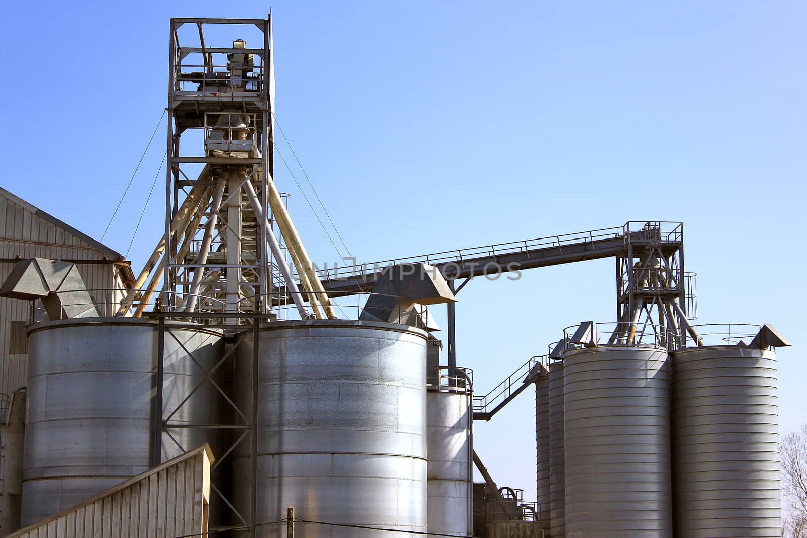 grain silos for storing grain farming