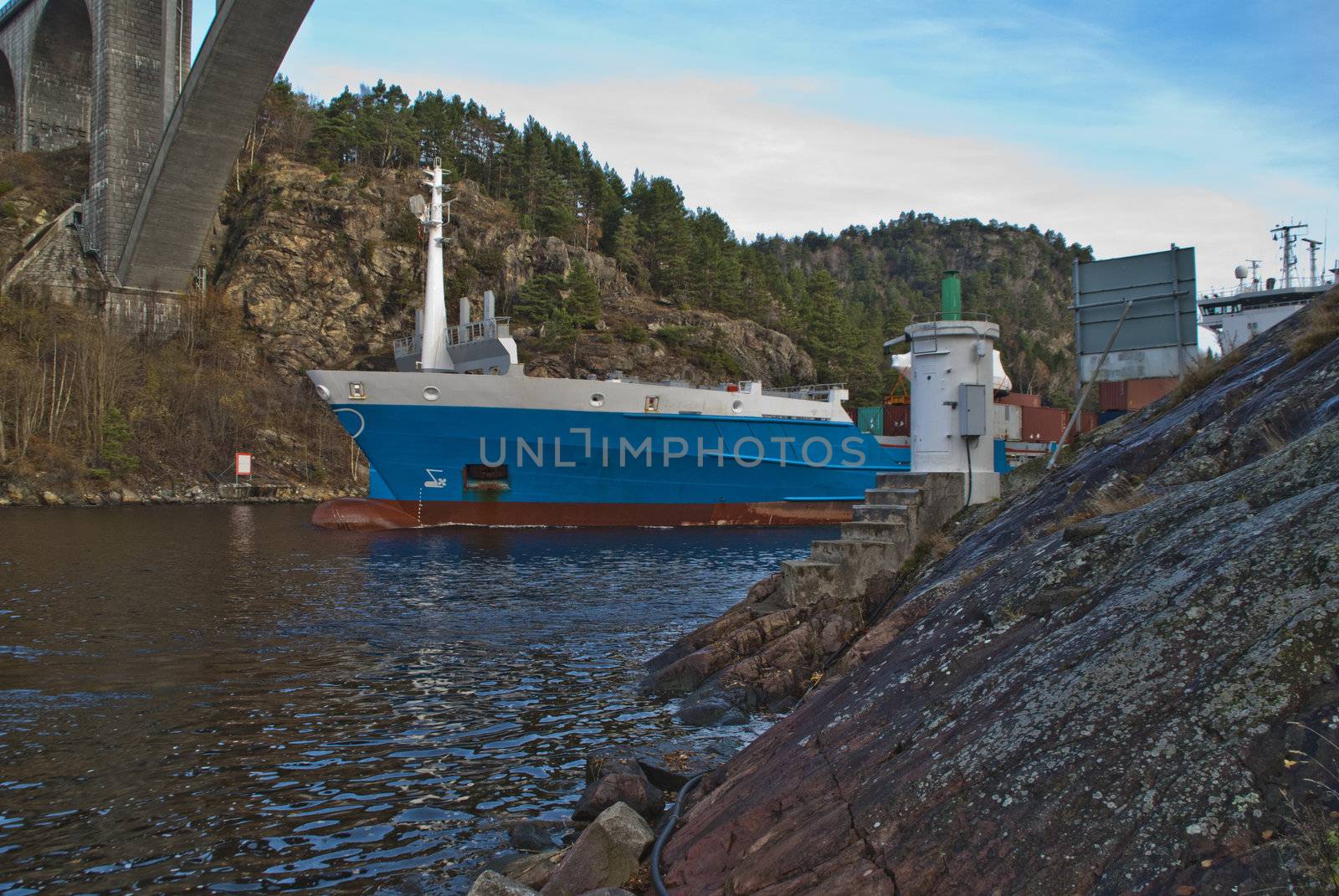 container ship under svinesund bridge, image 1 by steirus