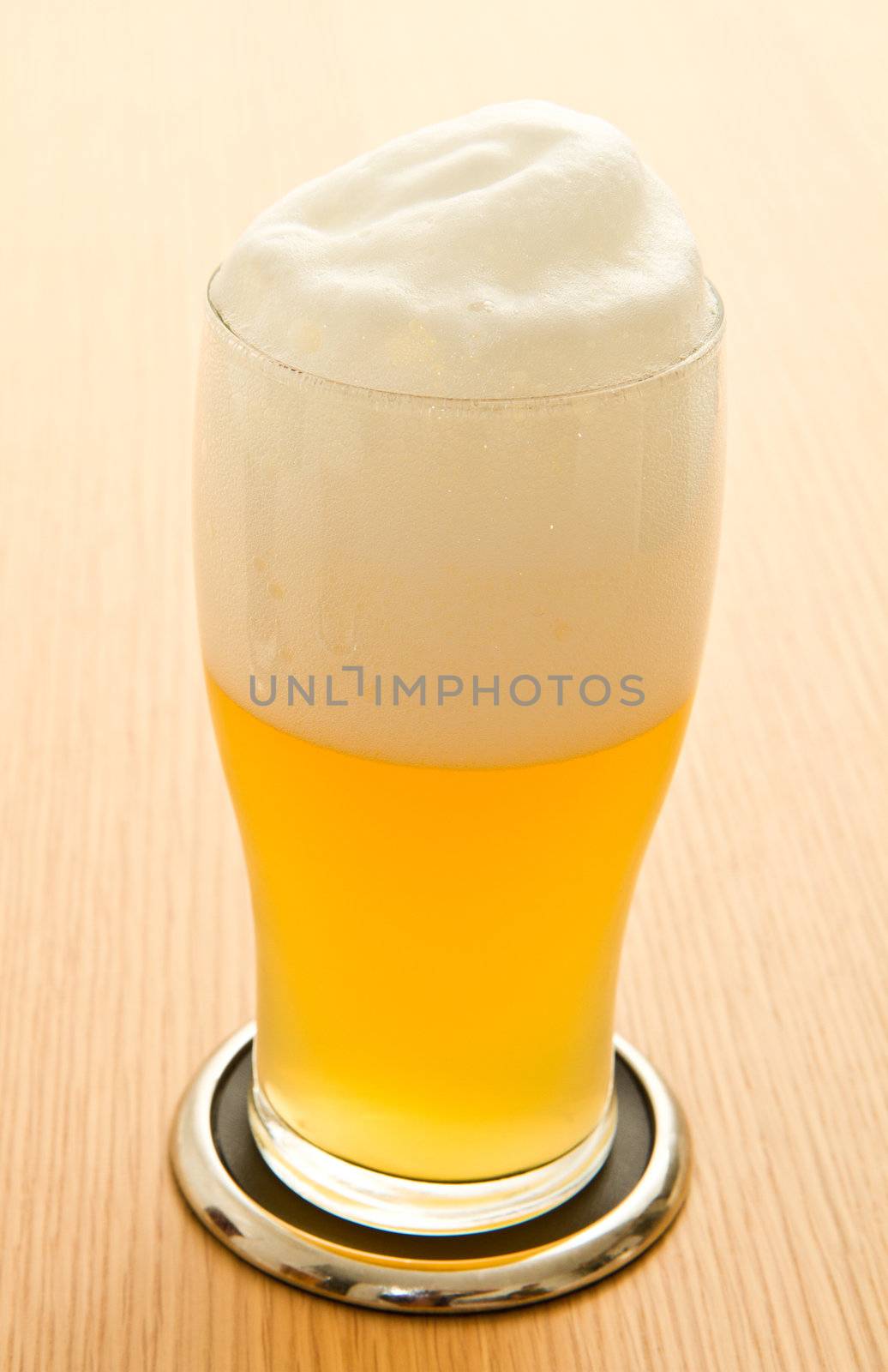 glass of beer by lsantilli