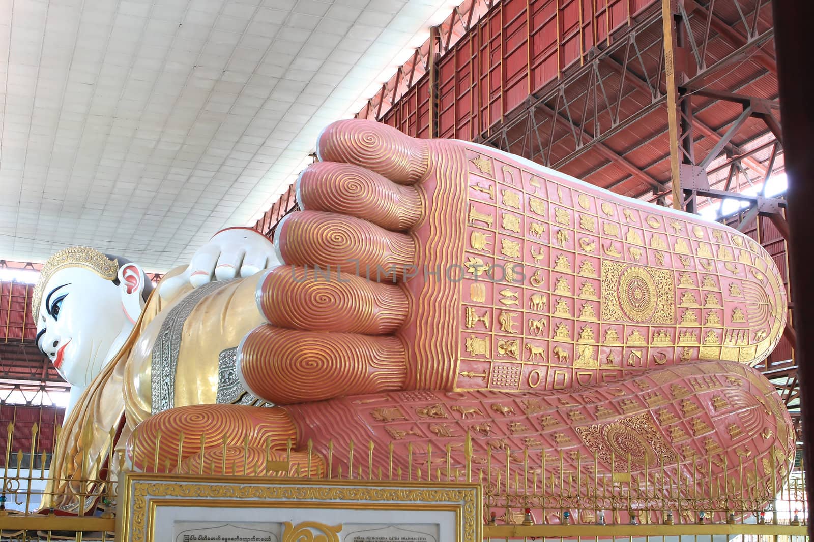 The giant reclining Buddha at Chaukhtatgyi temple in Yangon, Myanma