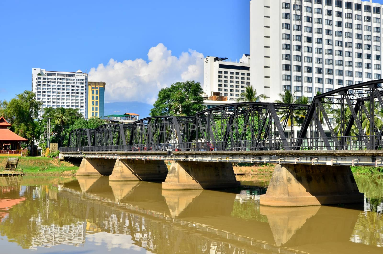 Black bridge. by raweenuttapong