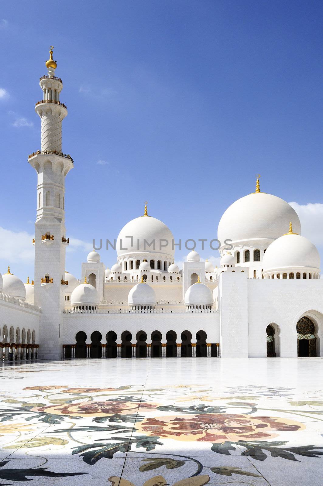 Sheikh Zayed Mosque in Abu Dhabi, by ventdusud