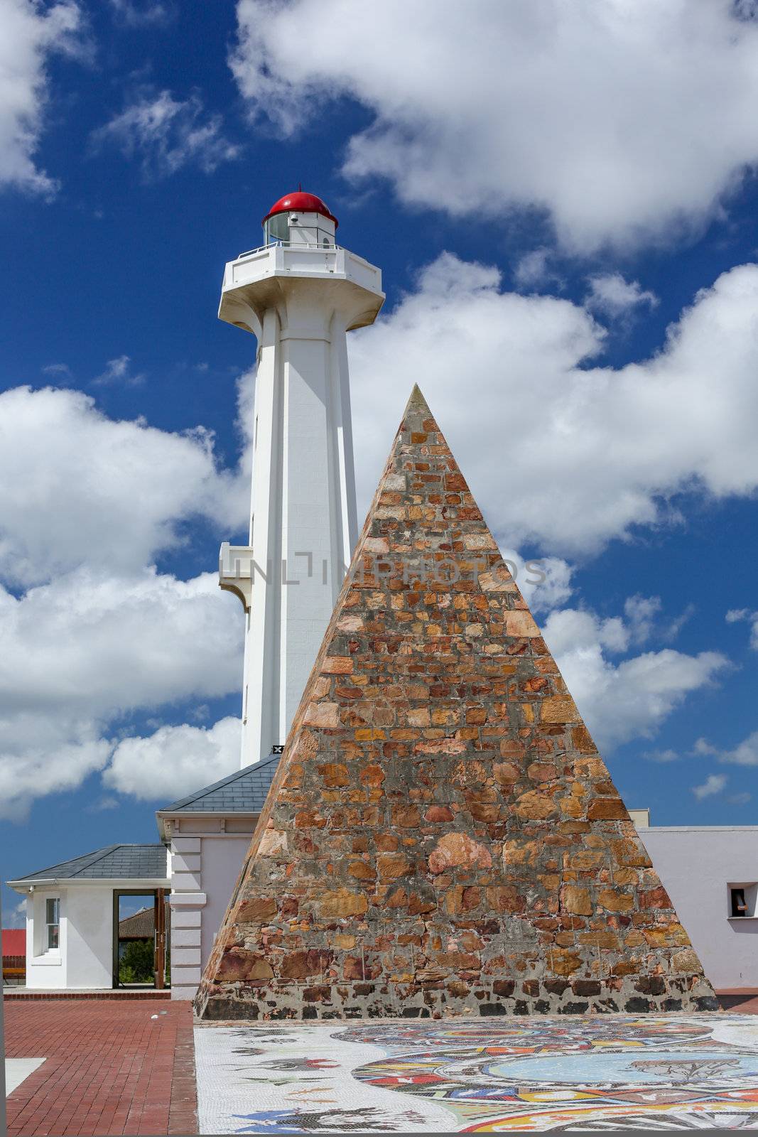 Port Elizabeth Light House by derejeb