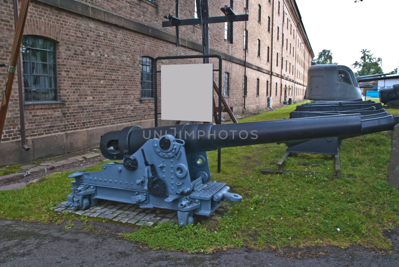 cannons, karljohansvern (karljohansvern orlogsstasjon, kjv) in horten was the main base for the royal norwegian navy from 1819 to 1963, it was first called hortens verft, and later marinens hovedværft until king oscar I named it carljohansværn værft in 1854 (after his father karl johan), it was the site of the navy main yard, navy air plane factory, navy museum, navy schools and the forts norske løve and citadellet.