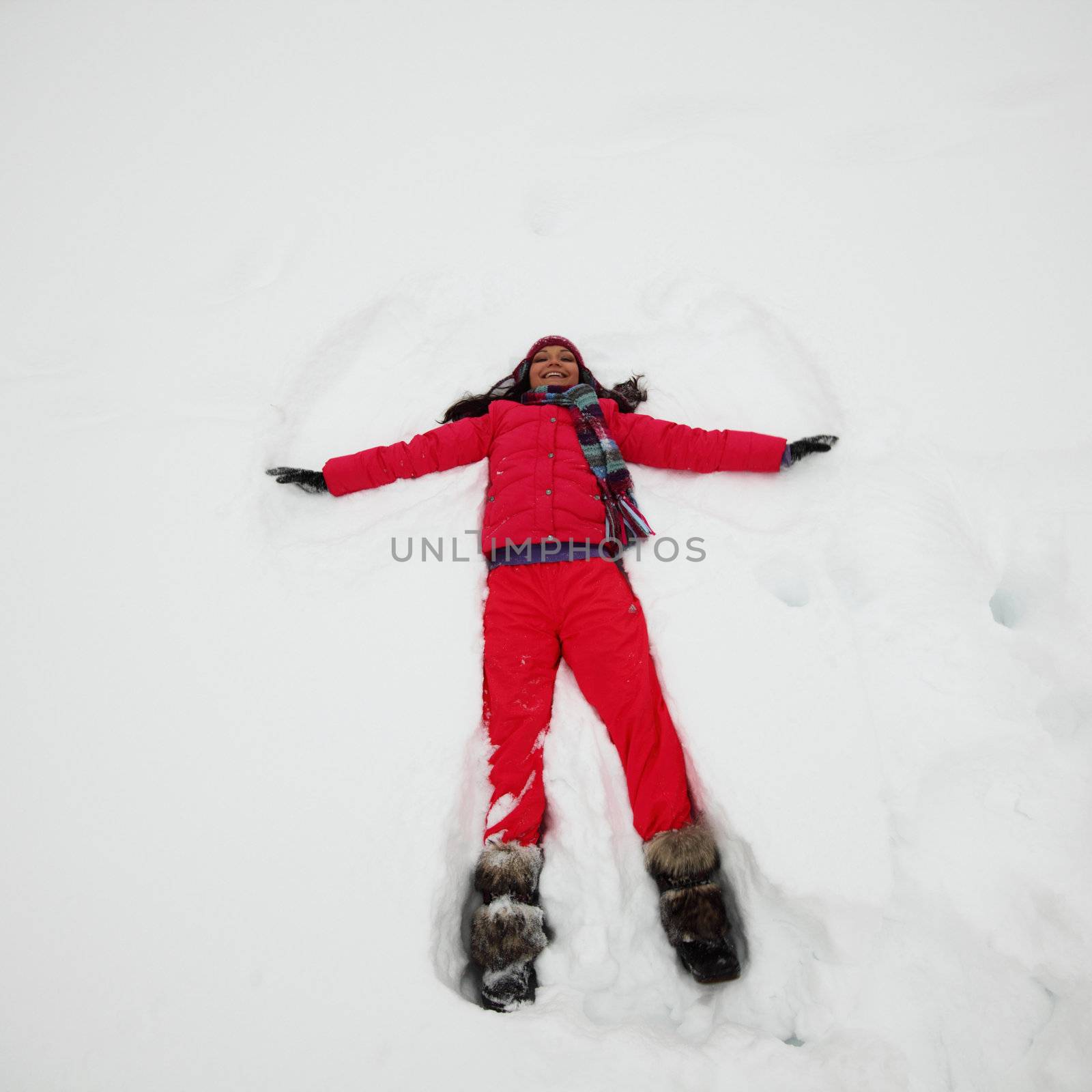 winter woman lay on snow