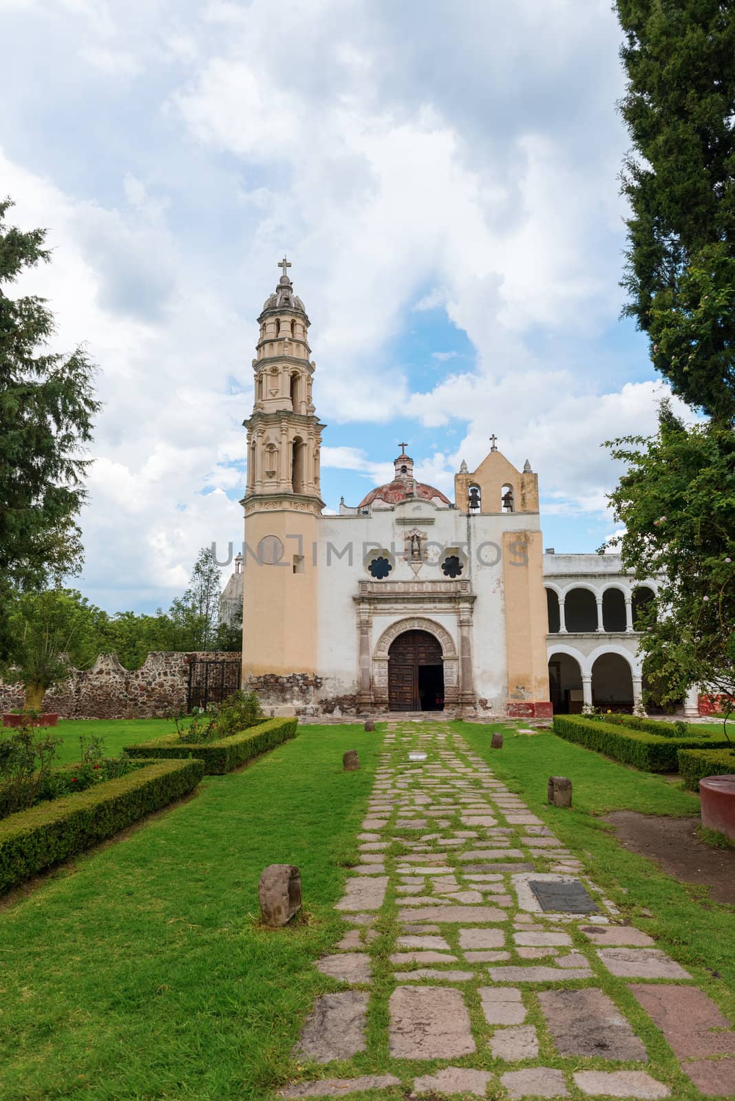 The former Convent of St. John the Evangelist is  icon of the historic architecture of Teotihuacan is located just 3 km from the archaeological site, the site was built during the year 1548 and served as nucleus for the Franciscans. In his church stands a fine old tower and a steeple.  Oxtotipac former convent, an important emblem of the historic architecture of Teotihuacan. It is presented as a perfect example of colonial religious architecture of the sixteenth century and is one of the most visited by tourists architecture lovers.