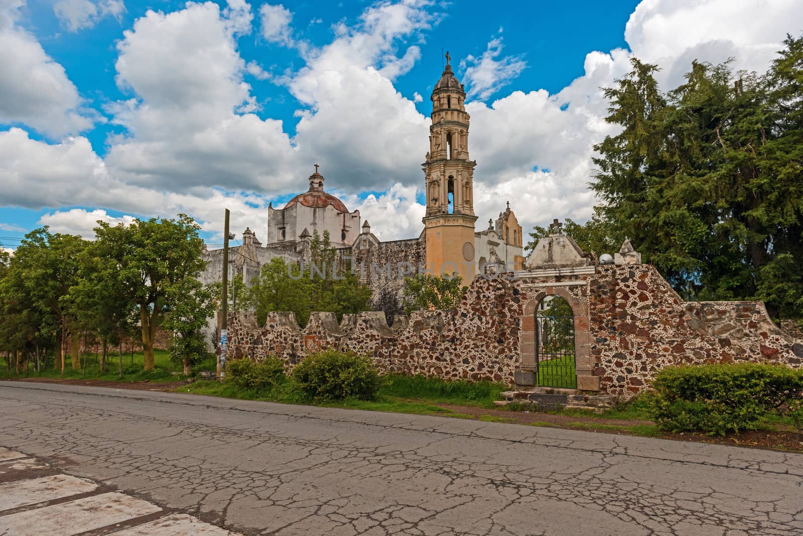 The former Convent of St. John the Evangelist is  icon of the historic architecture of Teotihuacan is located just 3 km from the archaeological site, the site was built during the year 1548 and served as nucleus for the Franciscans. In his church stands a fine old tower and a steeple.  Oxtotipac former convent, an important emblem of the historic architecture of Teotihuacan. It is presented as a perfect example of colonial religious architecture of the sixteenth century and is one of the most visited by tourists architecture lovers.