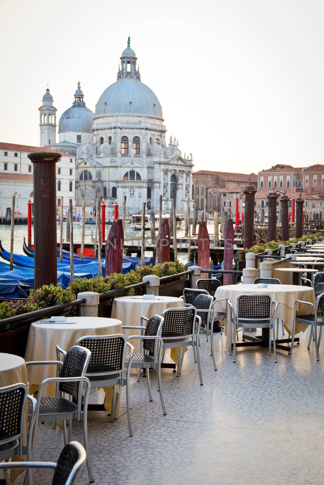 Street cafe in Venice by naumoid