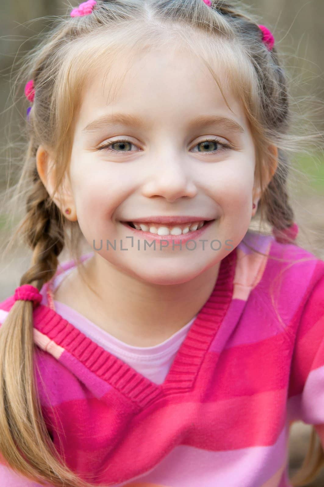 little girl smiling by GekaSkr