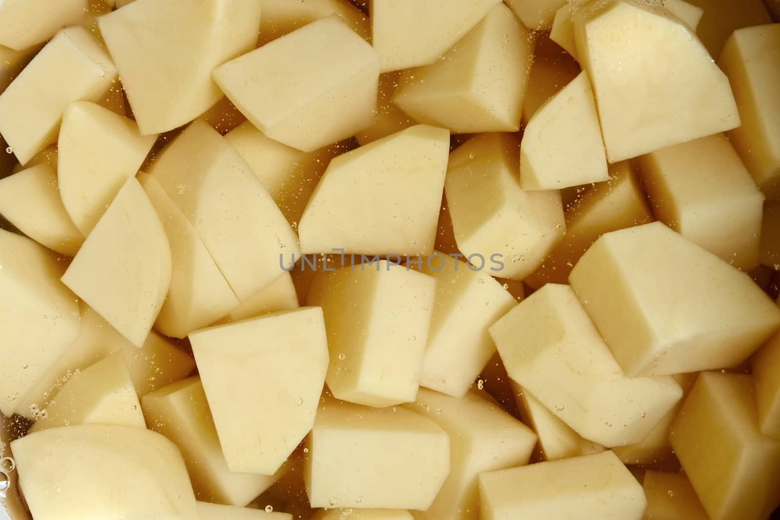 Cut into cubes potato tubers in water before cooking
