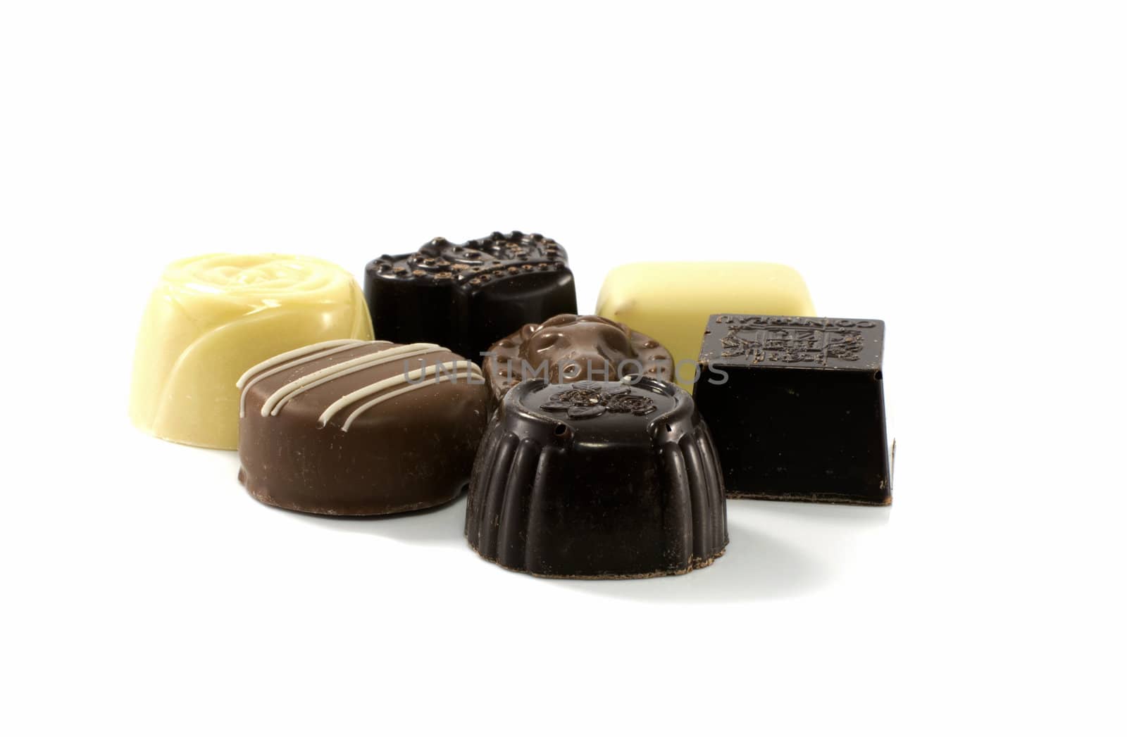 white and dark chocolade sweets 