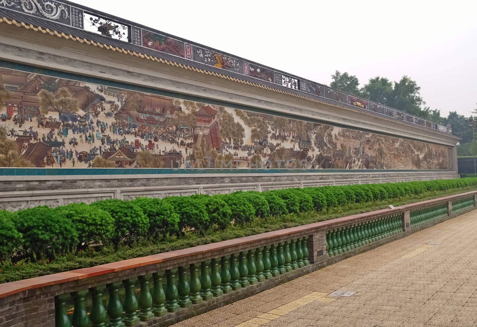 Bao Mo Garden, built at the end of the Qing Dynasty, covering an area of 5 mu, was damaged in the 1950s. It was rebuilt in 1995. It took five years to finish renovating Bao Mo Garden. Now it is enlarged a lot and covers an area of about 100 mu. It is a park of garden arts with the integration of the cultures of Qing period, architectural characteristics of ancient Canton, landscape art of Linnan, and Zhujiang style.
