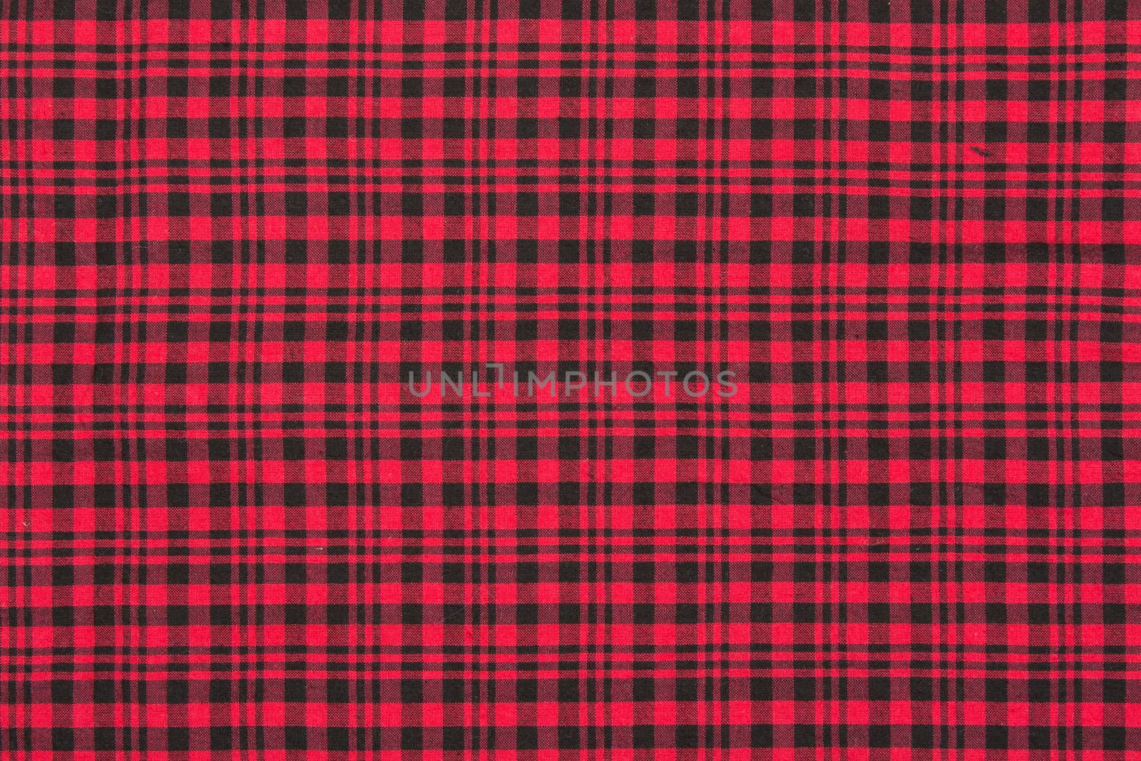 The red checkered cloth background.