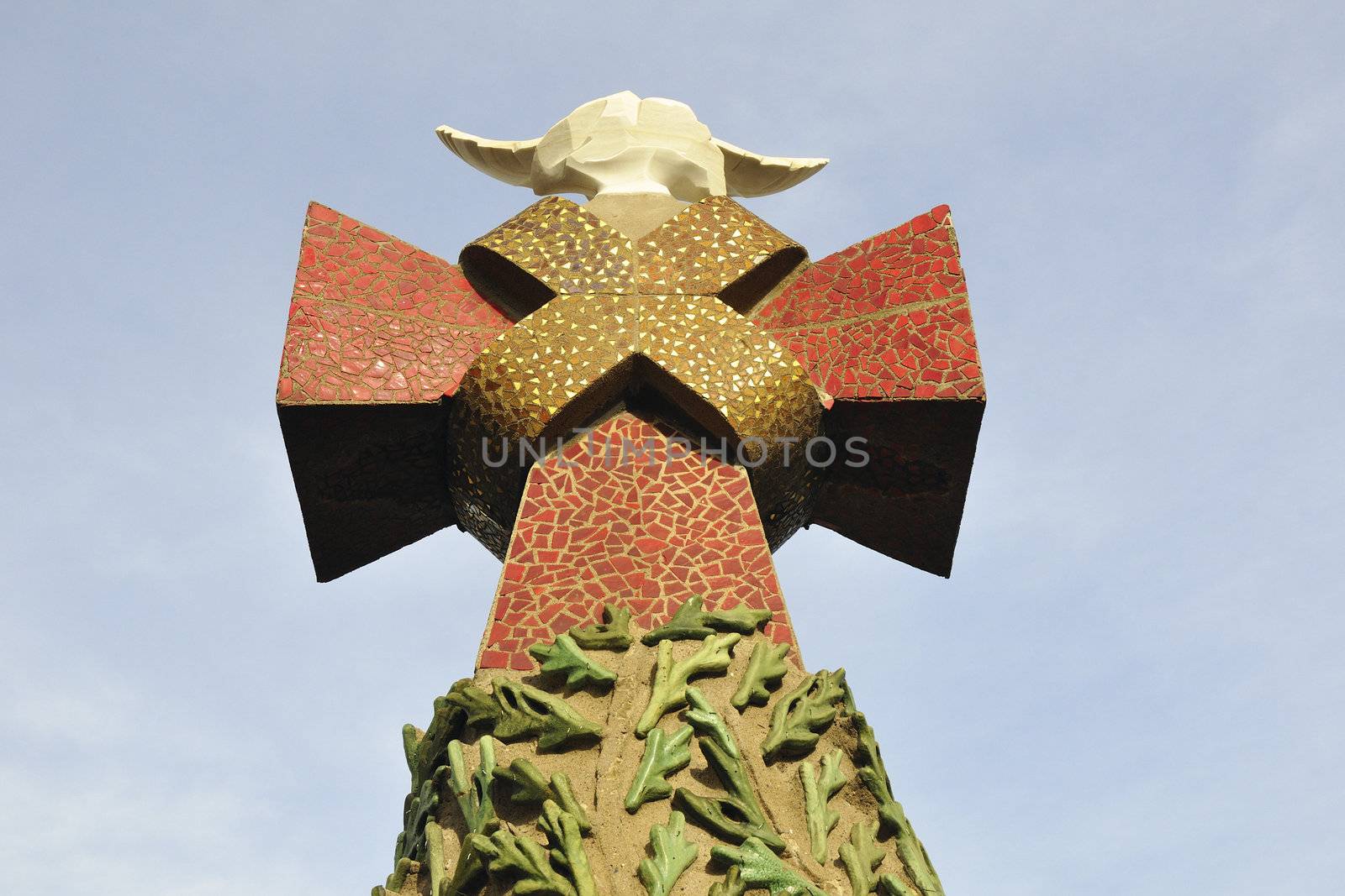 cross of Sagrada Familia by yuriz