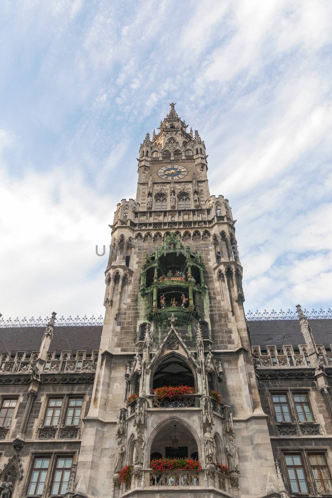 Rathaus tower in Munich by yuriz