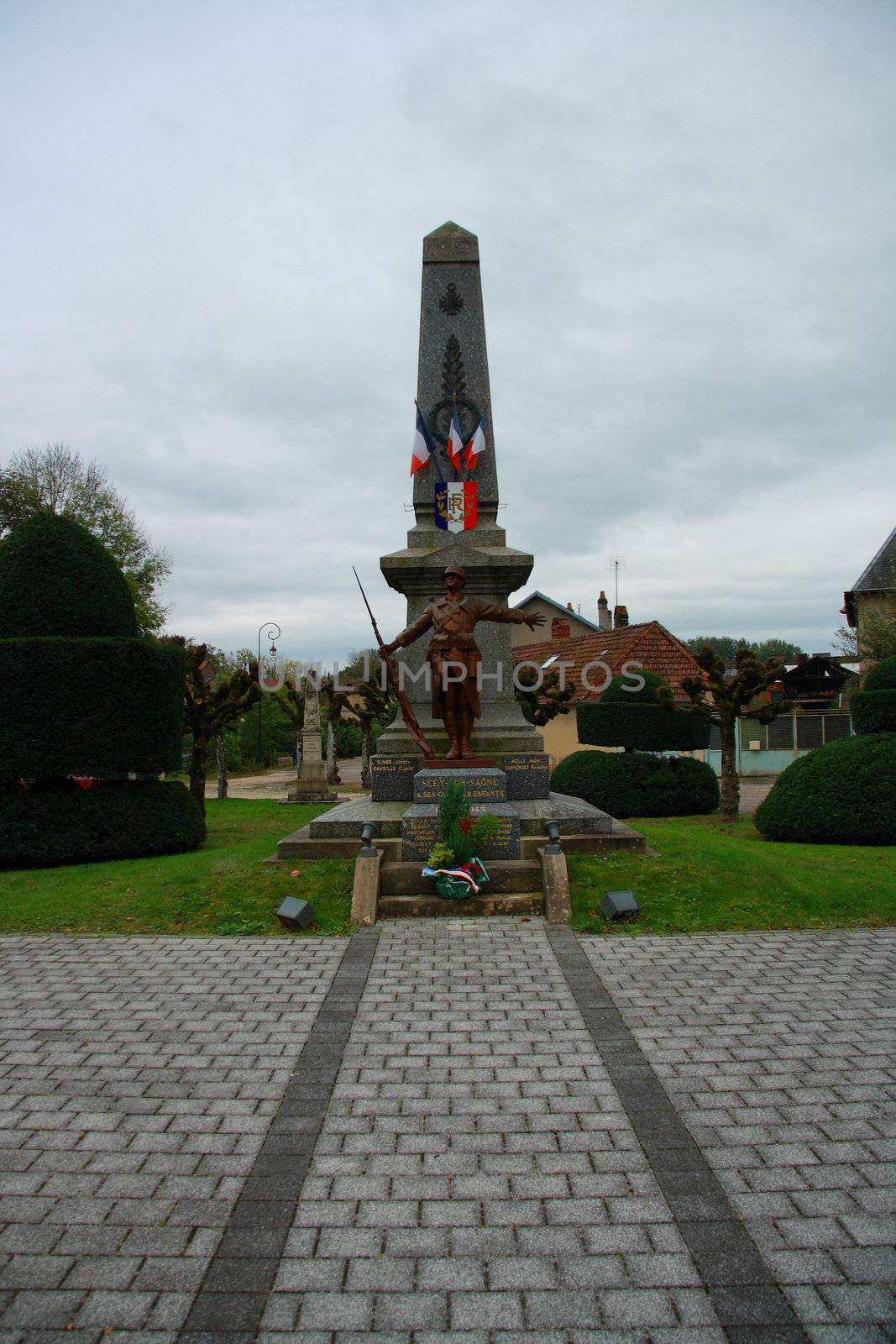 monument of soldiers who died for their country in second world war