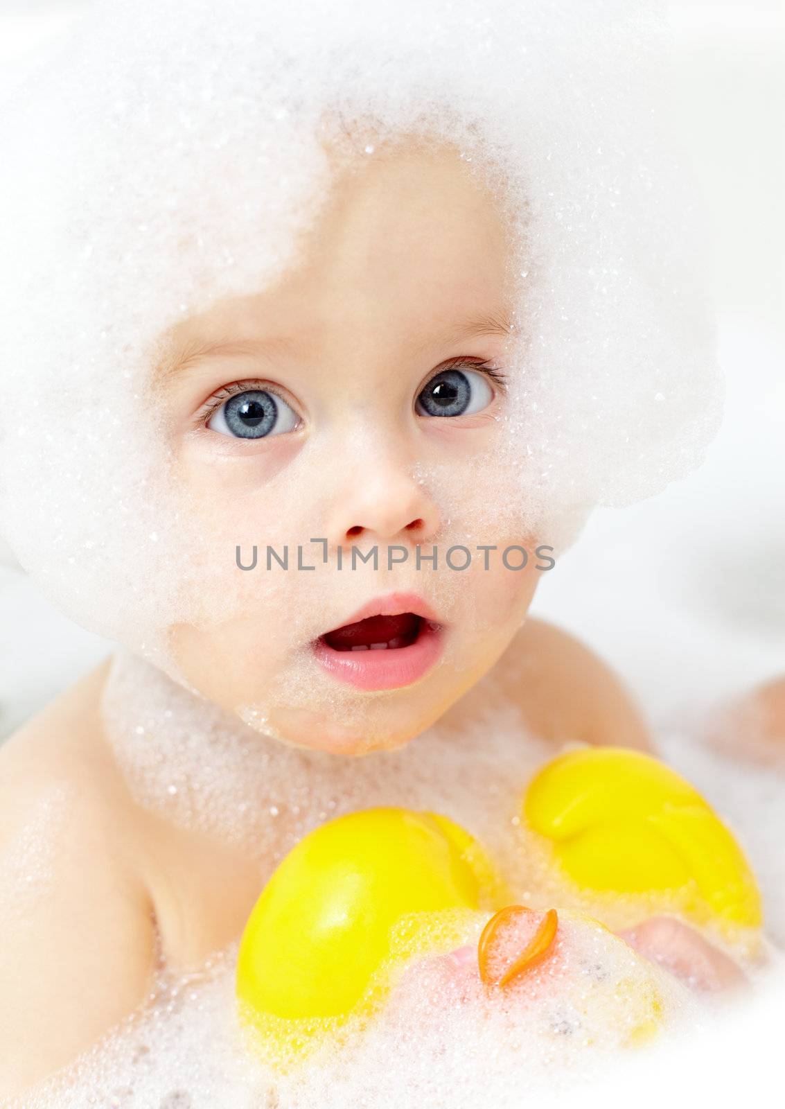 Baby bathing by naumoid