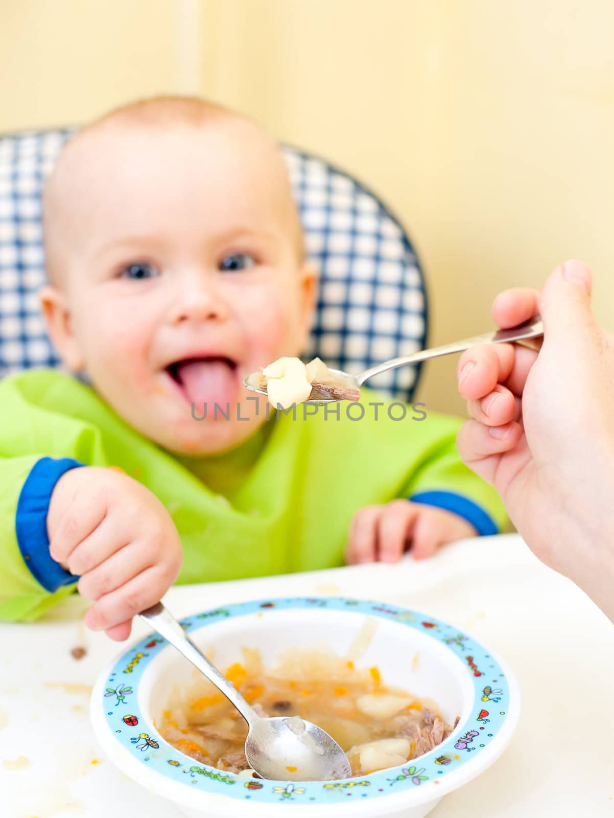 Spoon Feeding by naumoid