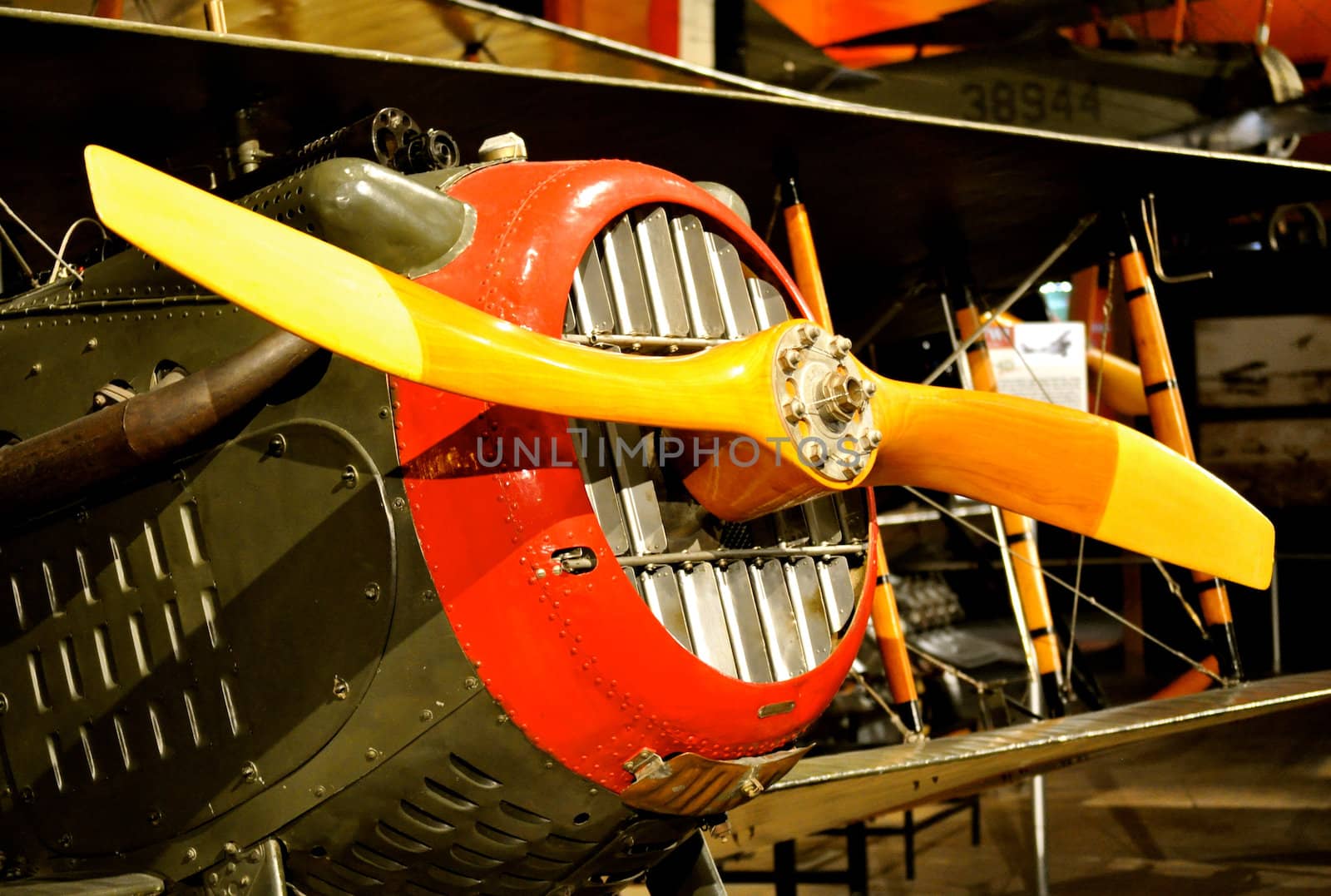 historic
plane
museum
propeller
flight