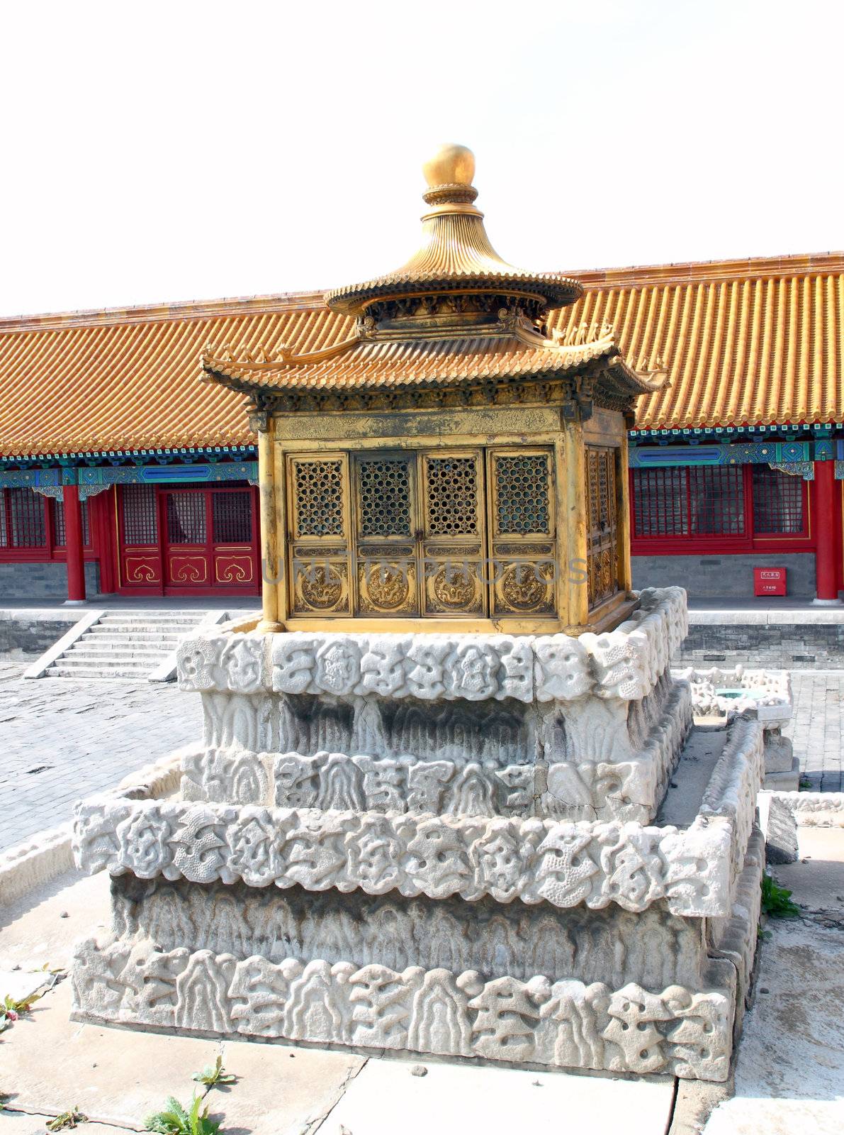 acient lamp in Forbidden palace, Beijing China by geargodz