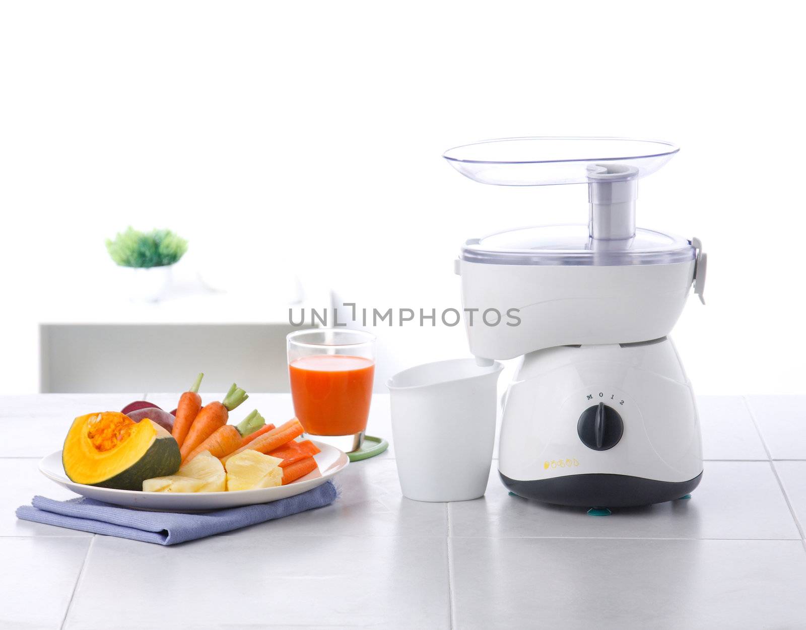 Juice and vegetables blender machine 