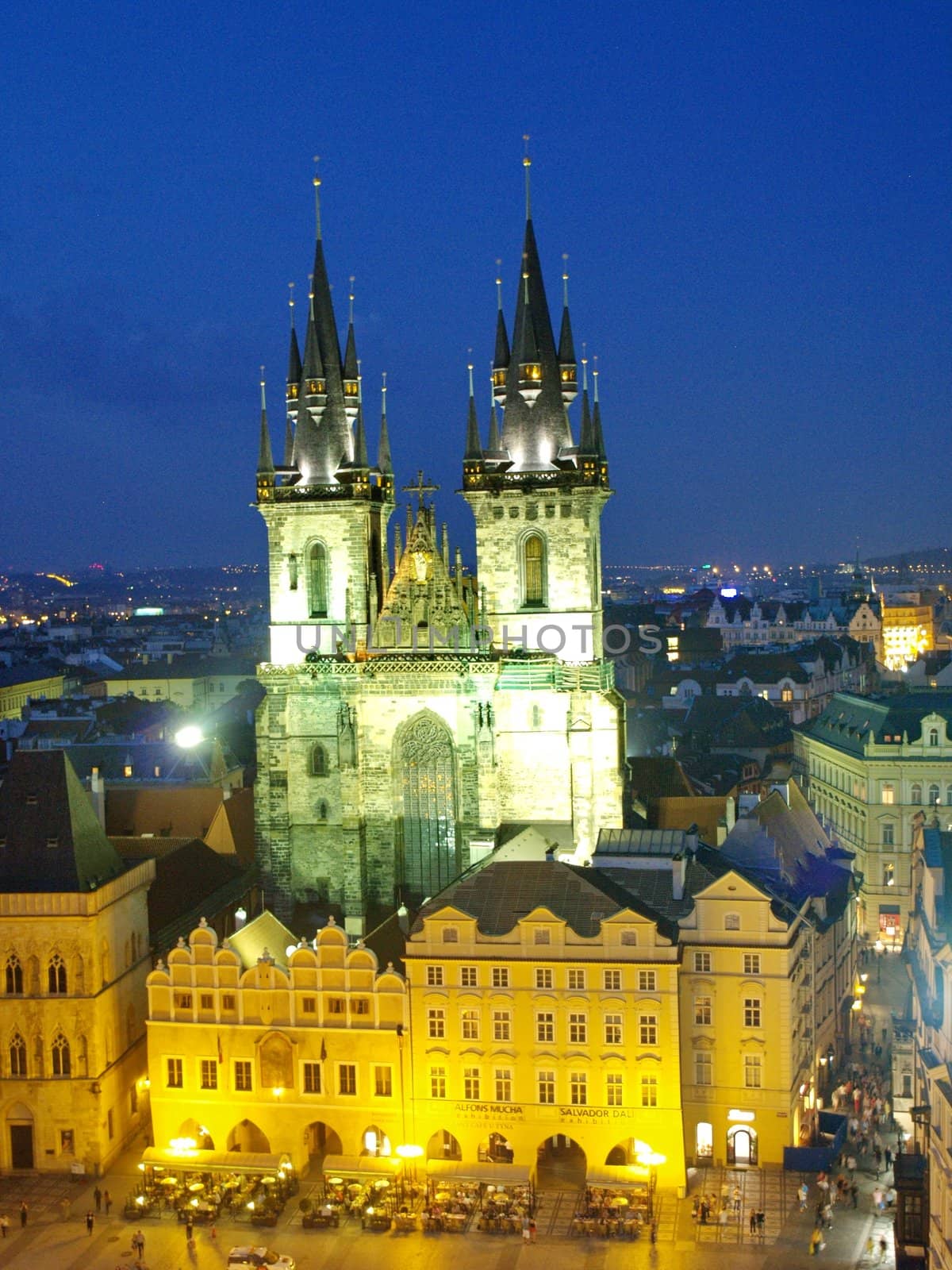 Main square of Prague at night by anderm