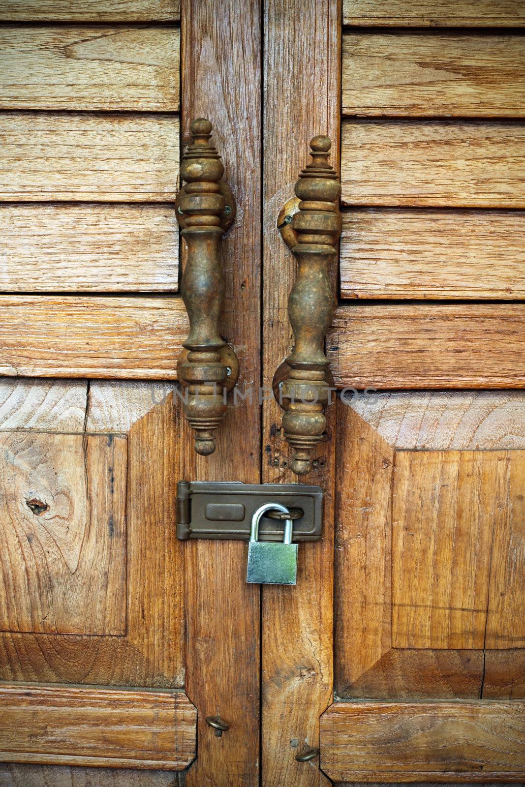 Closeup wood door with locked by geargodz
