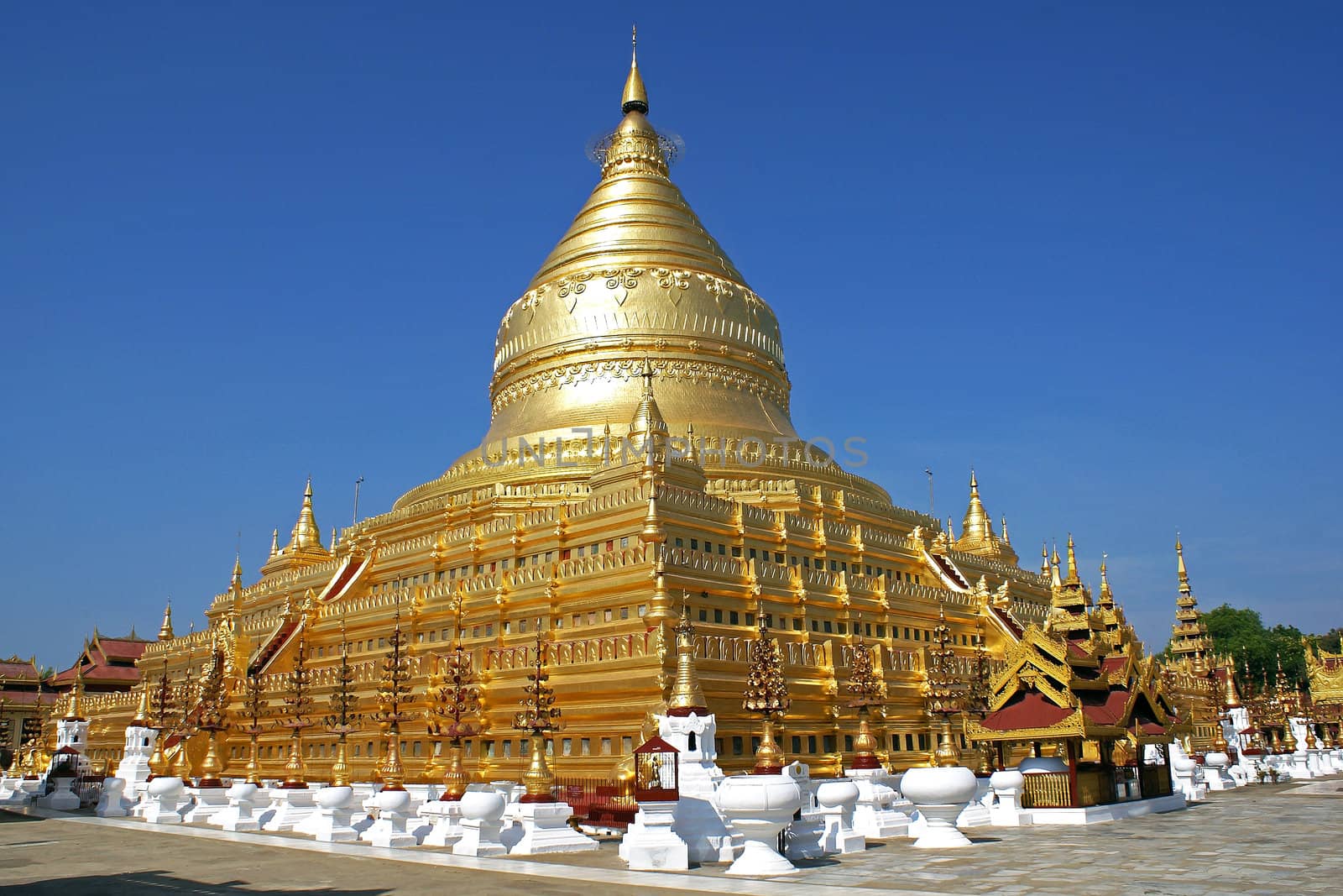 Shwezigon Pagoda, Bagan, Myanmar by alfotokunst