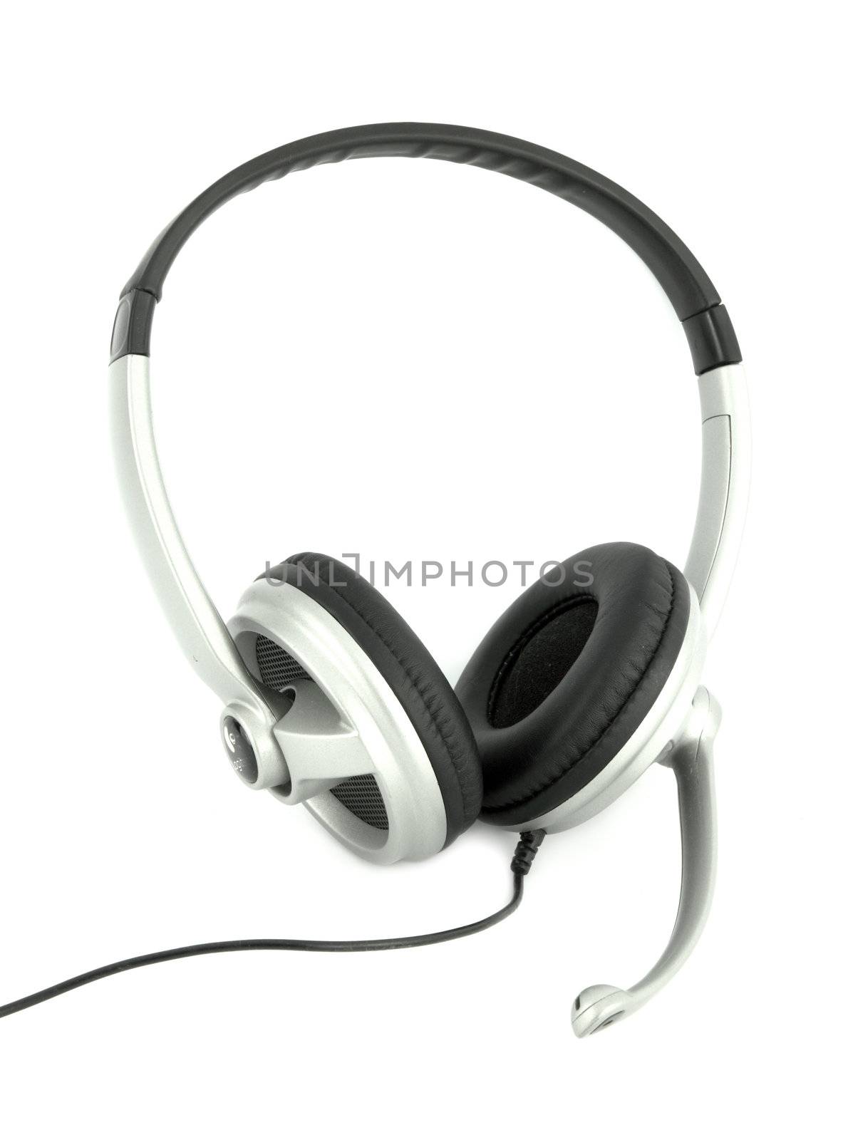 Audio headset with a micro (clipping path) by geargodz