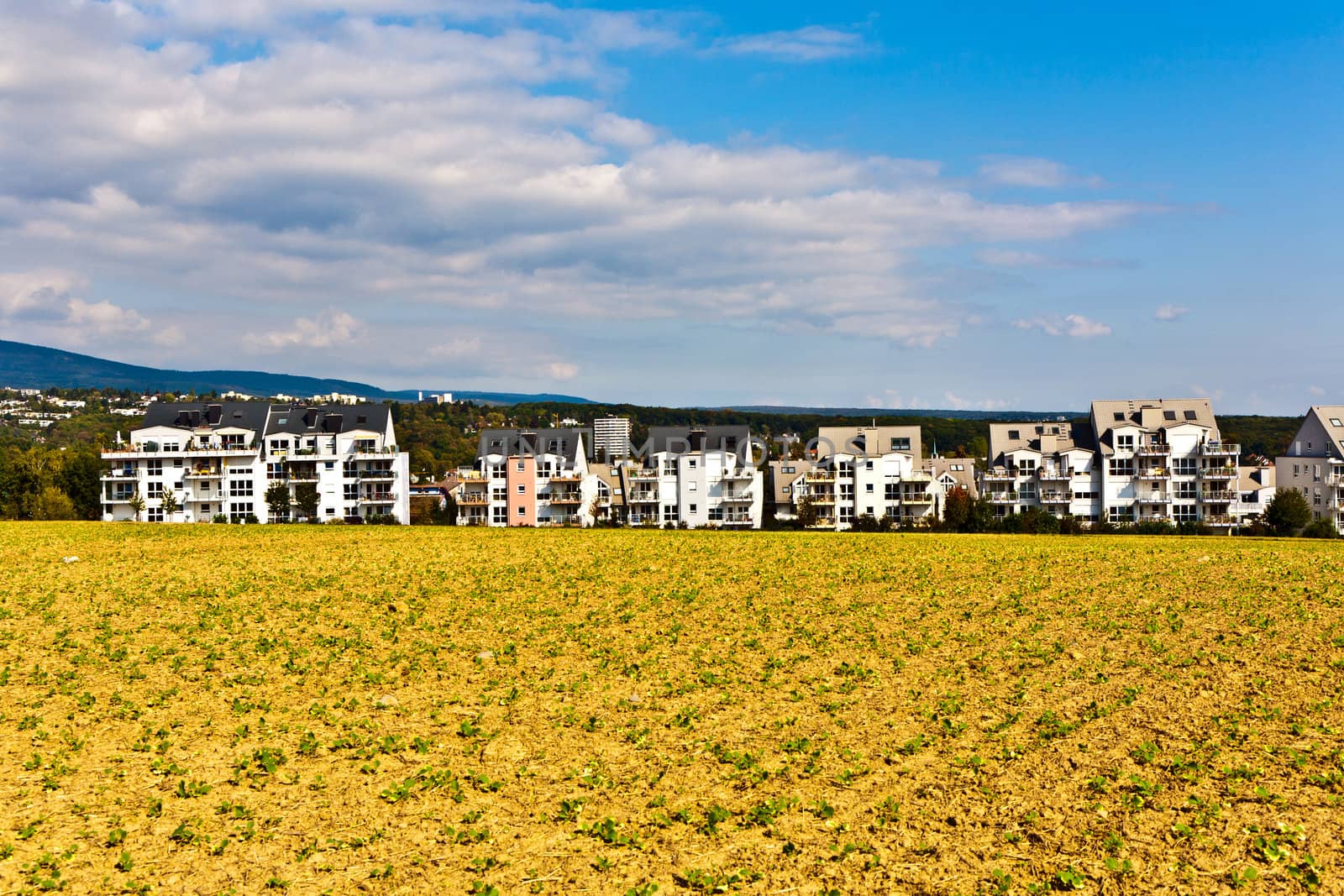 settlement near the edge of the  field by meinzahn